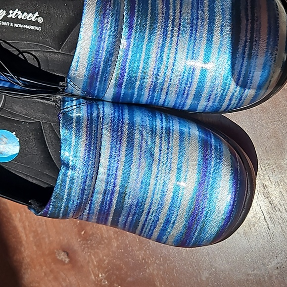 Blue clogs non slip work nurse slip on shoes size 10 - Picture 3 of 16